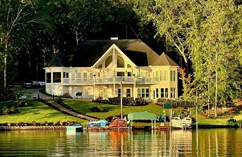 Lake Oconee House | New! Fast Wi-Fi, Luxury Lake Property, Arcade, Close to Dining & Shopping!