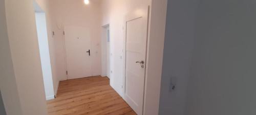Zeitz Apartment | New flat for 7 Special price per month 4 Rooms
