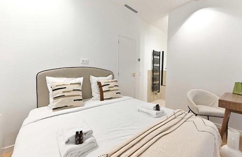 Quartier de la Plaine-de-Monceaux Apartment | New flat with AC Porte Maillot Arc de Triomphe
