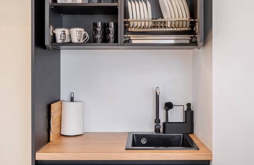 Old Town Apartment | New flat with free garage & Air con.