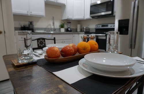 Sunrise Presidio Townhomes Apartment | New Foothills Private Studio w/garage and full kitchen
