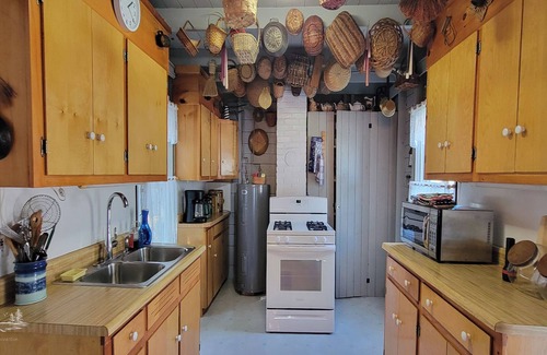 Capitol Island House | NEW FOR 2024 | SEA MIST | 4 Bed, 1 Bath
