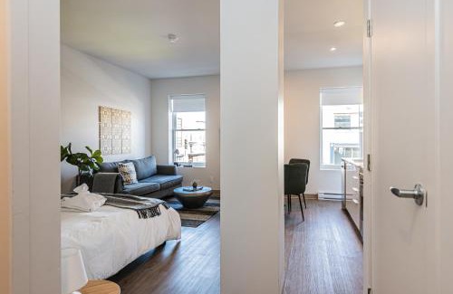 Plateau Mont Royal Apartment | New, Fresh and Luminous Studio in Le Plateau by Den Stays