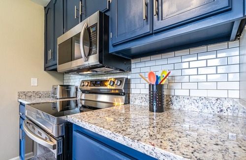 Athens House | NEW! Fully stocked luxury home 5 min to I-65/I-72.