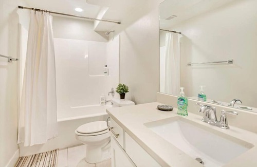 Vineyard Apartment | New Furnished 2Bd Apt! Great for Long Stays