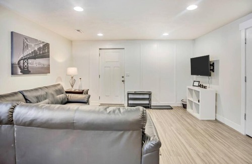 Vineyard Apartment | New Furnished 2Bd Apt! Great for Long Stays