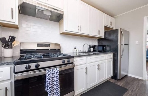 Newington Apartment | New Furnished Apt in West Hartford w/Parking and Central AC