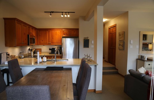 Upper Village House | New furnishings and recent remodel-best views in the Benchlands!