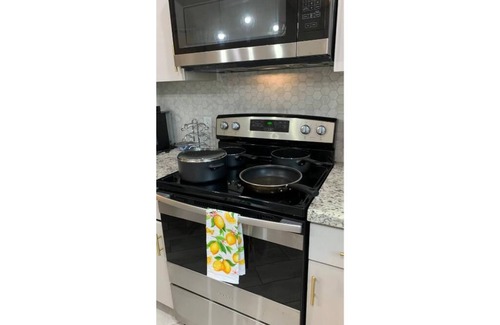 Edinburg Apartment | New: Gated Lux Modern, 2BR/2BA. Wi-Fi, FreeParking