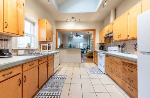 Austin Ave. House | New Gathering Place on Columbus