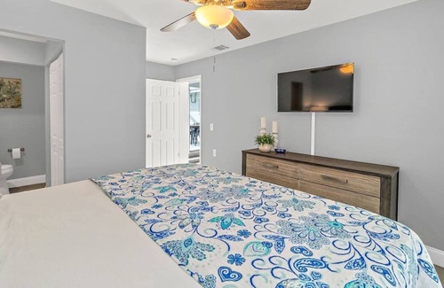Tropic House | NEW Gorgeous 5/3 Home/w Pool table & Seablue Pool