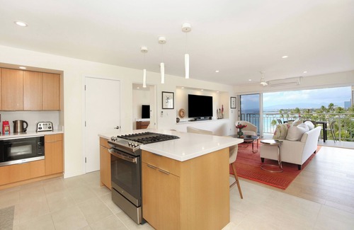 Waikiki Condo | NEW Gorgeous BEACHFRONT Condo with Fabulous Ocean Views! Fully Renovated!