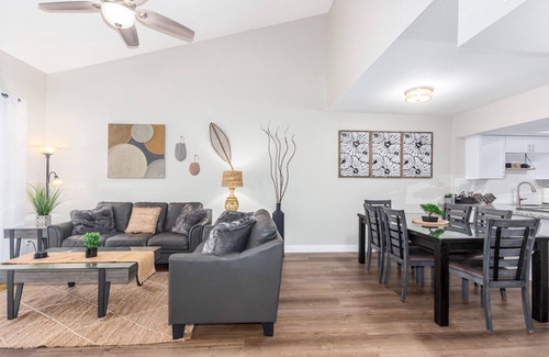 Lake Biltmore Village Condo | NEW & GORGEOUS Lakefront ZEN 3 bedrooms [2 KING +1 Queen]