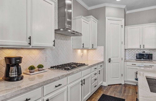 Lone Tree House | New! Gourmet Kitchen - Close to Lone Tree and Bluffs Regional Park - 30+ Day