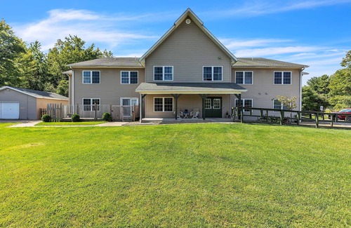Waterford Township Apartment | NEW! Green Goose Lodge - Studio Apt Sleeps 4