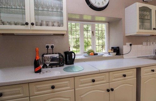 Acrefair Cottage | NEW HALL, pet friendly, character holiday cottage in Chirk