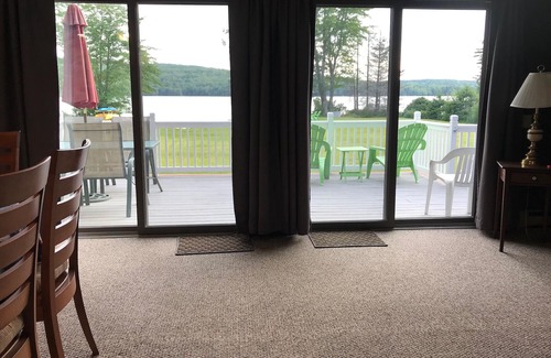Washington House | New Hampshire lakefront cottage in private association.