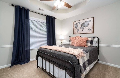 Helena House | NEW! Hamptons On The Rocks - Close to Downtown