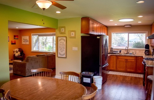 Gilroy House | NEW - Havilahland Guest House on a Farm