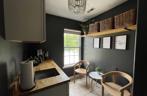 Greer House | NEW - Heated Pool - Hot Tub - Game Room - Sauna - 20 Mins to GVL