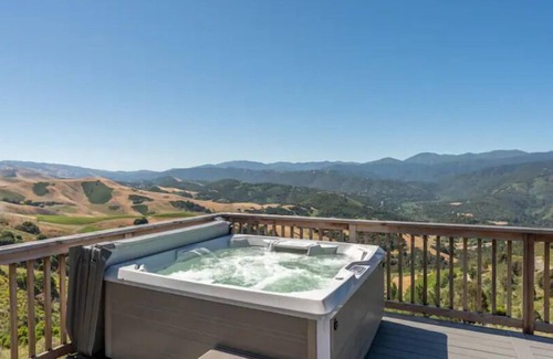 Carmel Valley House | New Hilltop Villa with Panoramic Views of Carmel Valley