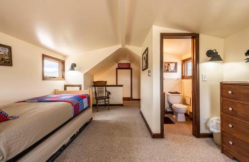 Lake George Ski Chalet | New! Historic Chalet in Colorado National Forest