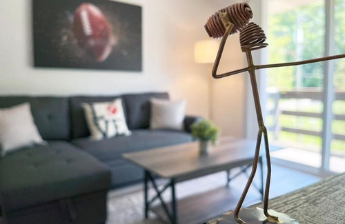 Canton Apartment | New Hof Apt! -balcony - Pet Friendly - Sleeps 4