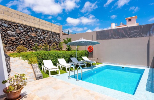Armenime Villa | New holiday home with a large terrace and pool, views of the Atlantic