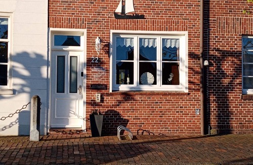 Weener House | NEW! Holiday home with a unique view of the historic port of Weener
