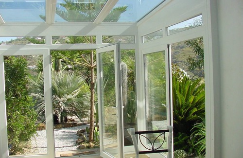 Sayalonga House | New holiday home with fireside, central heating, palm trees and pool