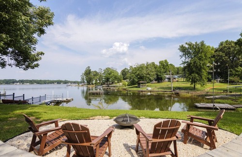 Leesville House | NEW HOME - Quiet cove with SUPs kayaks and firepit