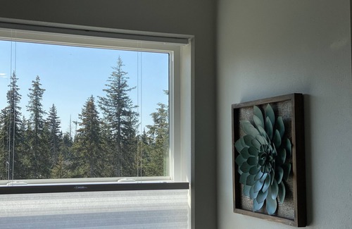 Diamond Ridge House | New home with views of Cook Inlet and towering glaciated volcanoes