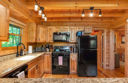 Lake Lure Cabin | New Hot Tub|Mountain Views|Pet Friendly