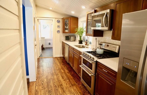 Capon Springs House | New Hot Tub! Next to resort with spa and golf!