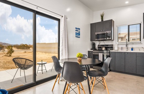 Joshua Tree House | NEW! HotTub, Hammock, FirePit, BBQ & Paved Driveway
