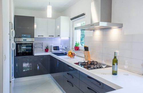 Pula House | New House Freeda * with whirlpool, WiFi, 4 bikes in price, Grill, Kids playground