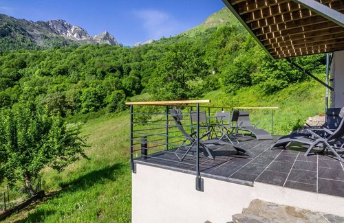 Grust House | New house in Grust for 12 people, 4 bedrooms, WIFI, parking, linen and cleaning included