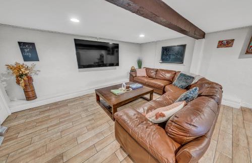 Flagstaff House | NEW I Hot Tub I Game Room I Arcade 15k Games I Nearby Hikes