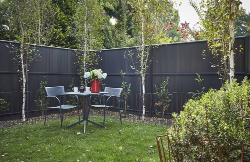 Bright House | NEW Ideal for Couples and Pets-fenced garden-pets welcome inside-walk to town