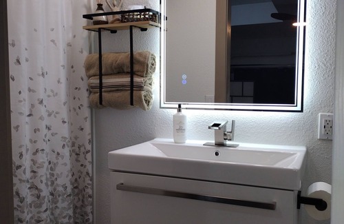 Citrus Heights Apartment | New ideal studio! Central and stylish!