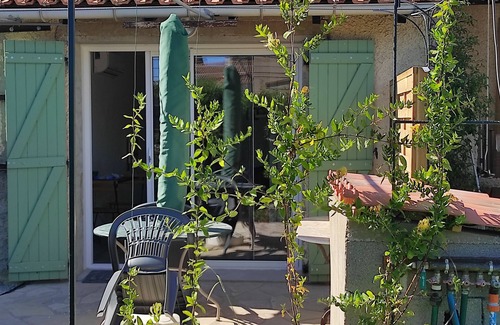 Saint-Martin-de-Crau Apartment | New independent studio