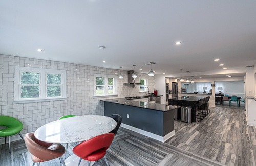 Elkins Park House | NEW! Indoor Pool & Massive Space to Entertain, Luxury w/ King Beds, Kid-Friendly