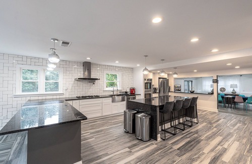 Elkins Park House | NEW! Indoor Pool & Massive Space to Entertain, Luxury w/ King Beds, Kid-Friendly