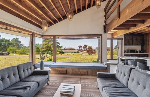 Manchester Cottage | NEW! Irish Beach Gem Scenic Views & BBQ Yard