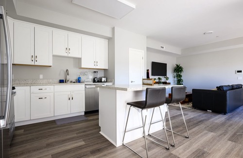 Campbell Apartment | NEW King bed Apt w/fast WI-FI, centrally located!