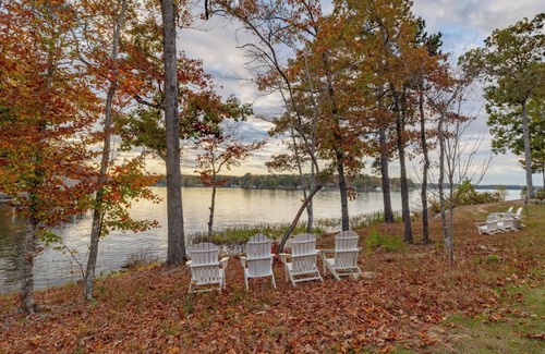 Littleton House | New! Lakeview, 4BR House, Pool, Pet friendly, WiFi, Free Parking