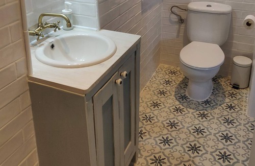 Moclin House | New Leaf Blanco, English style B&B