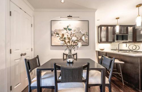 Aspen House | New Listing 1 BR Aspen Condo by Gondola