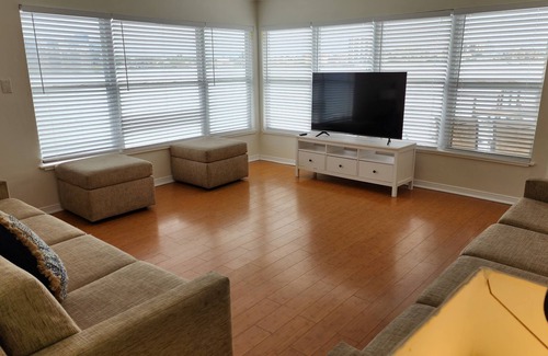 Bay Esplanade Condo | NEW Listing! 2 bed/2 bath CONDO-1000sq ft! Only a 5 min walk beach! Great views!