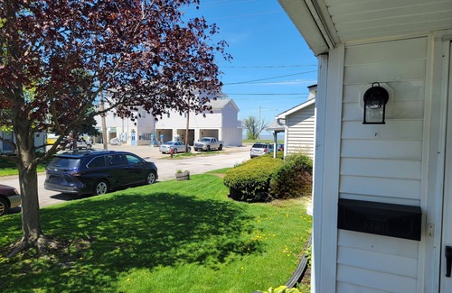 Port Clinton Cottage | NEW Listing~2 min walk to PC Beach~Near Jet Ex